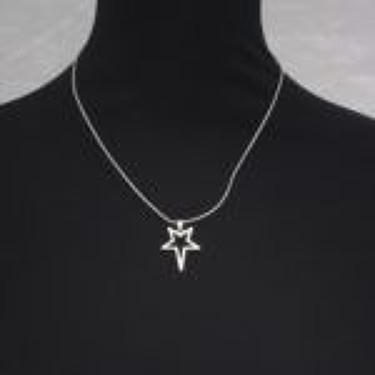 J & L - Silver star short necklace