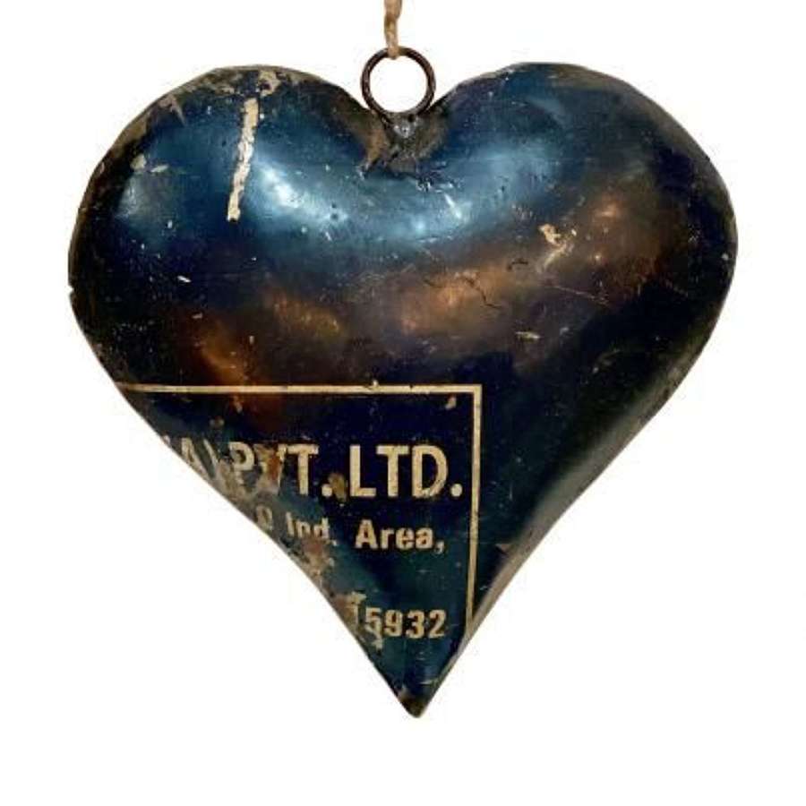 Recycled Iron Small Hanging Heart. Ref MH-5349